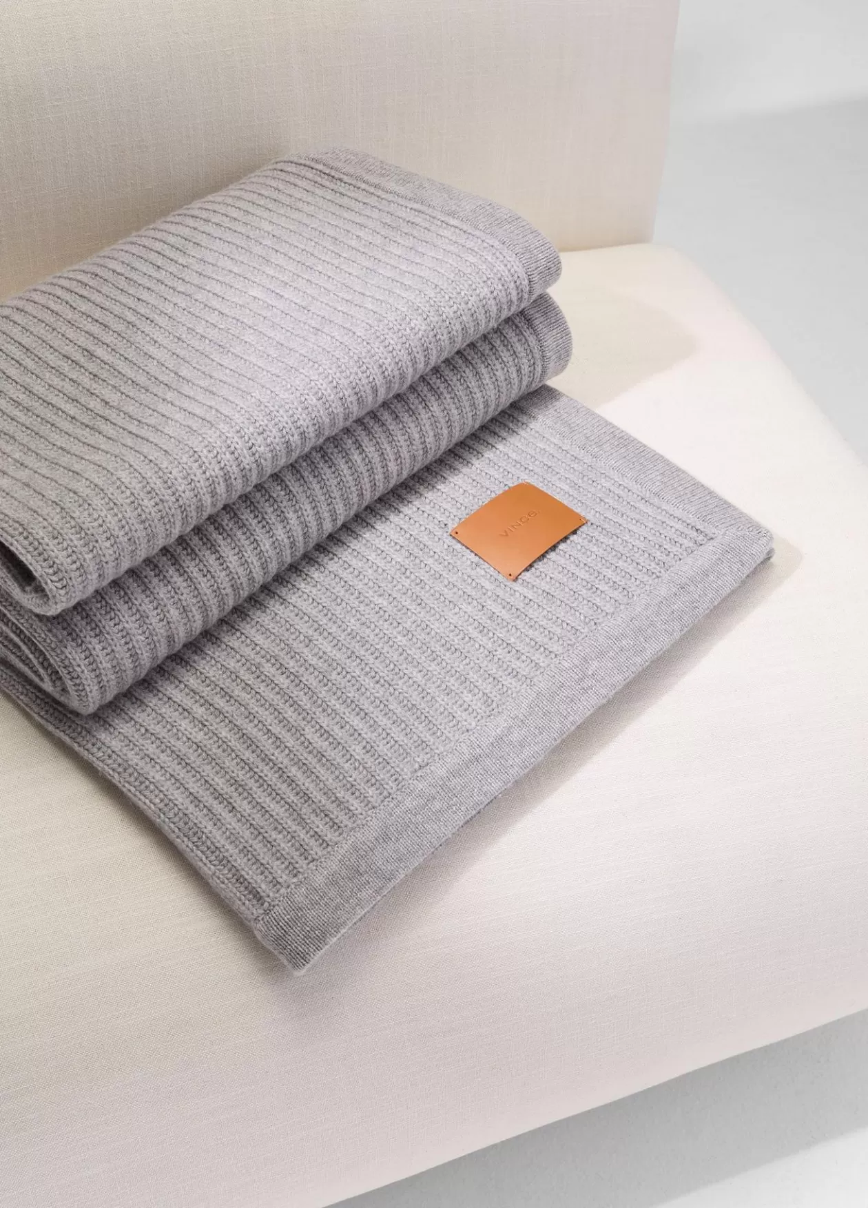 wool_and_cashmere_cardiganstitch_throw_2.webp Online Vince Wool and Cashmere Cardigan-Stitch Throw heather grey